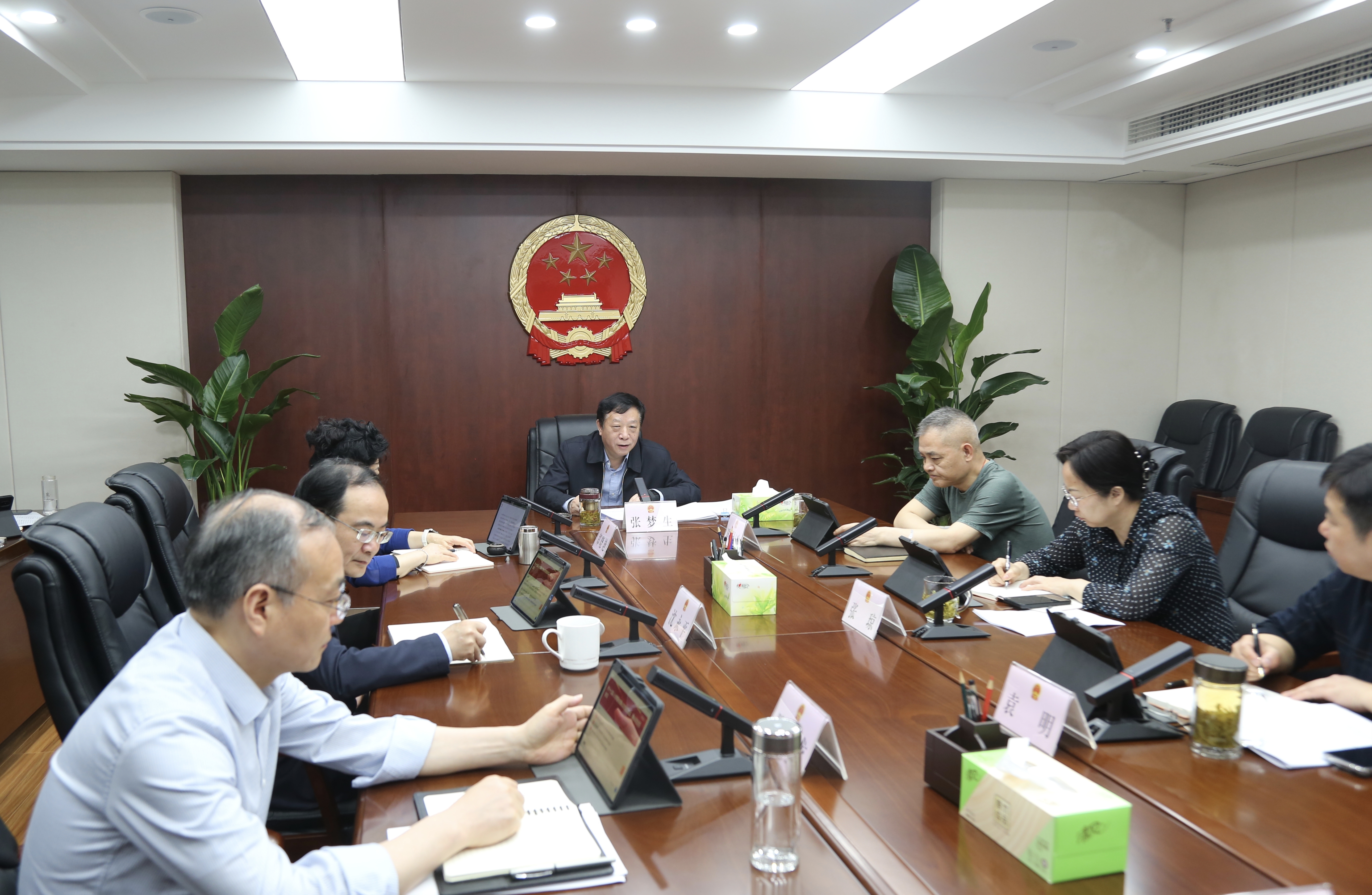 市人大常委會黨組理論學習中心組學習會議召開  張夢生主持